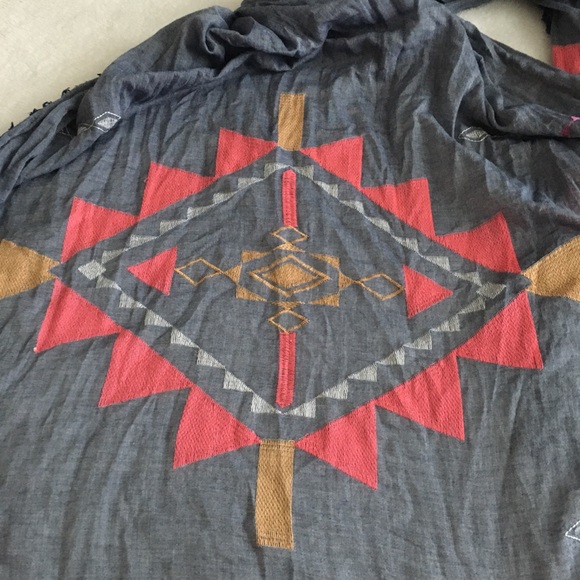 Beautiful lightweight  embroidered scarf - Picture 6 of 6